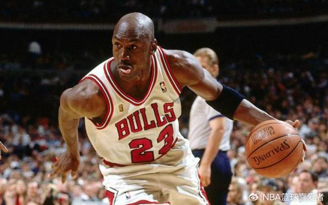 半岛体育-30岁前拿20000分有多难？翻遍NBA历史75年，只有五人做到|乔丹|张伯伦|科比·布莱恩特|威尔特-张伯伦|迈克尔·乔丹_新浪体育_新浪新闻