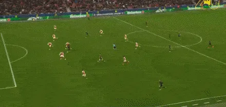 半岛体育官网-泰里耶头球攻门，拉亚高难度扑救建功