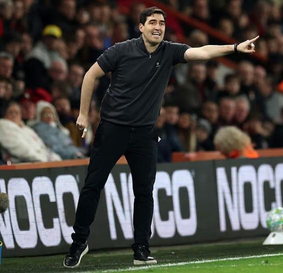 半岛体育官网-邮报：热刺和水晶宫对伊劳拉感兴趣，但他倾向与伯恩茅斯续约