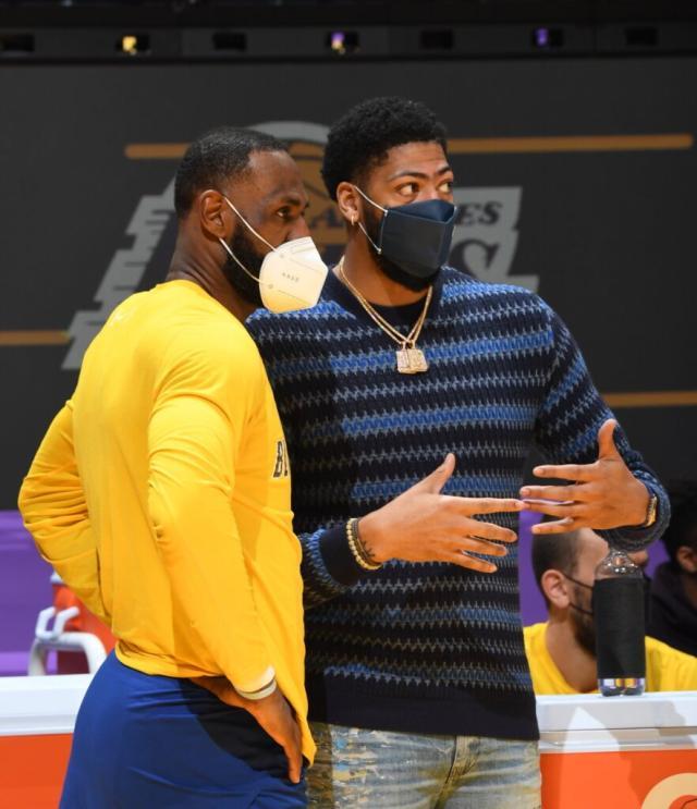 半岛体育官方网站-浓眉：我知道詹姆斯不在乎MVP 他想要的是FMVP