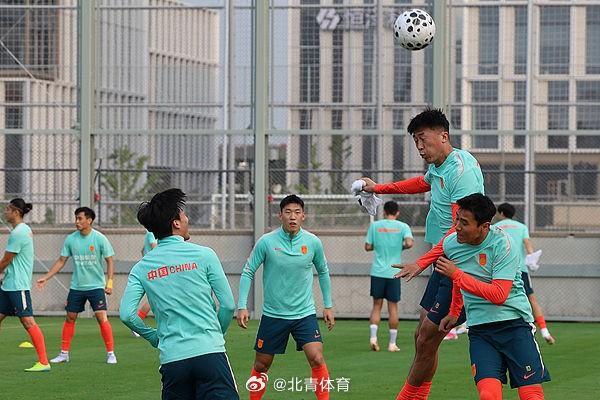 半岛体育-北青：国足抵达新加坡当晚就开练